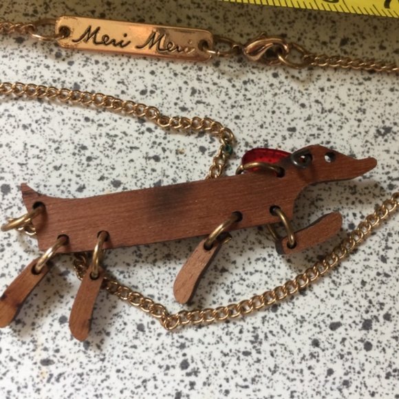 Wood hot dog necklace - Picture 3 of 6